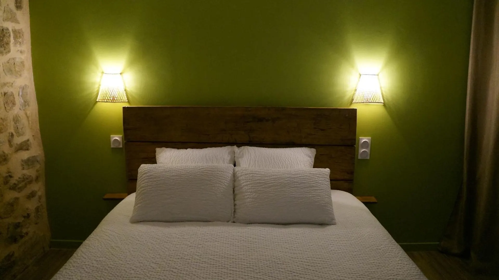 Bed and Breakfast La Grange De Noelie Lanuejouls-et-Privezac 0*,  Francia